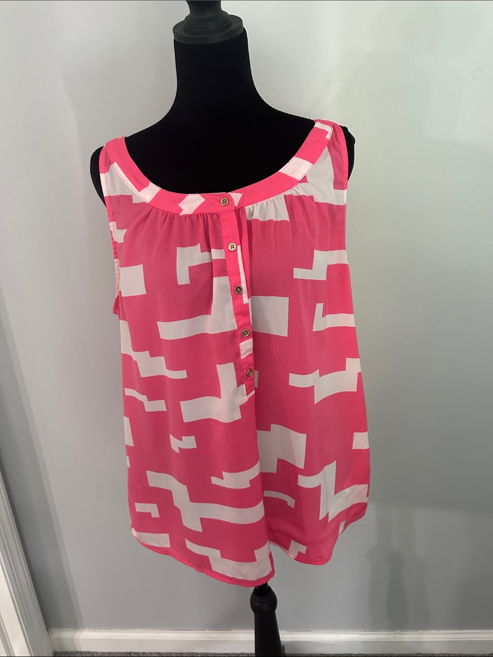 Kenneth Cole Pink & White Geometric Sleeveless Tank